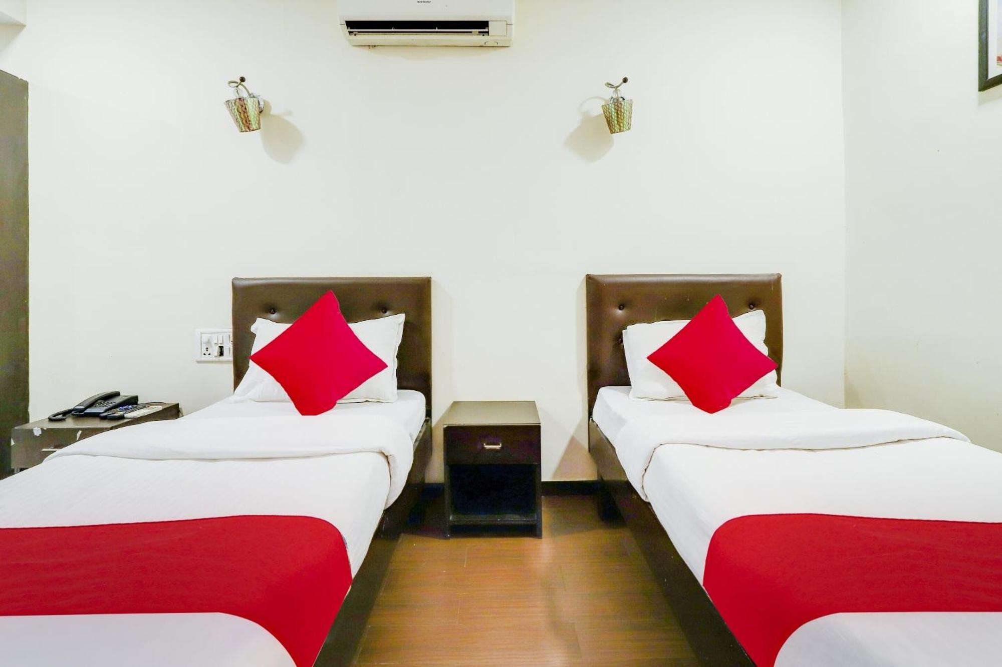 Oyo Hotel Dash Vadodara Exterior photo