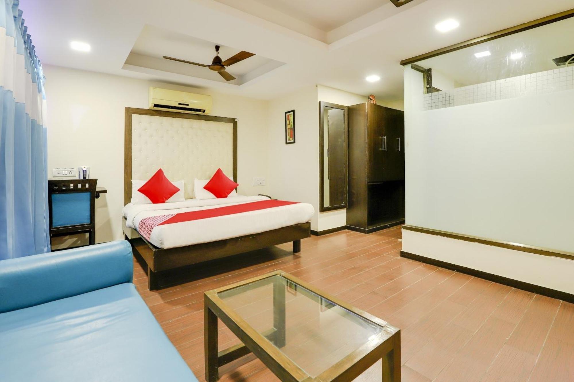 Oyo Hotel Dash Vadodara Exterior photo